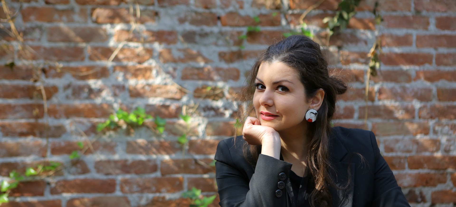 (ФОТО) Ана Јовковска ужива на плажа со партнерот и бебето