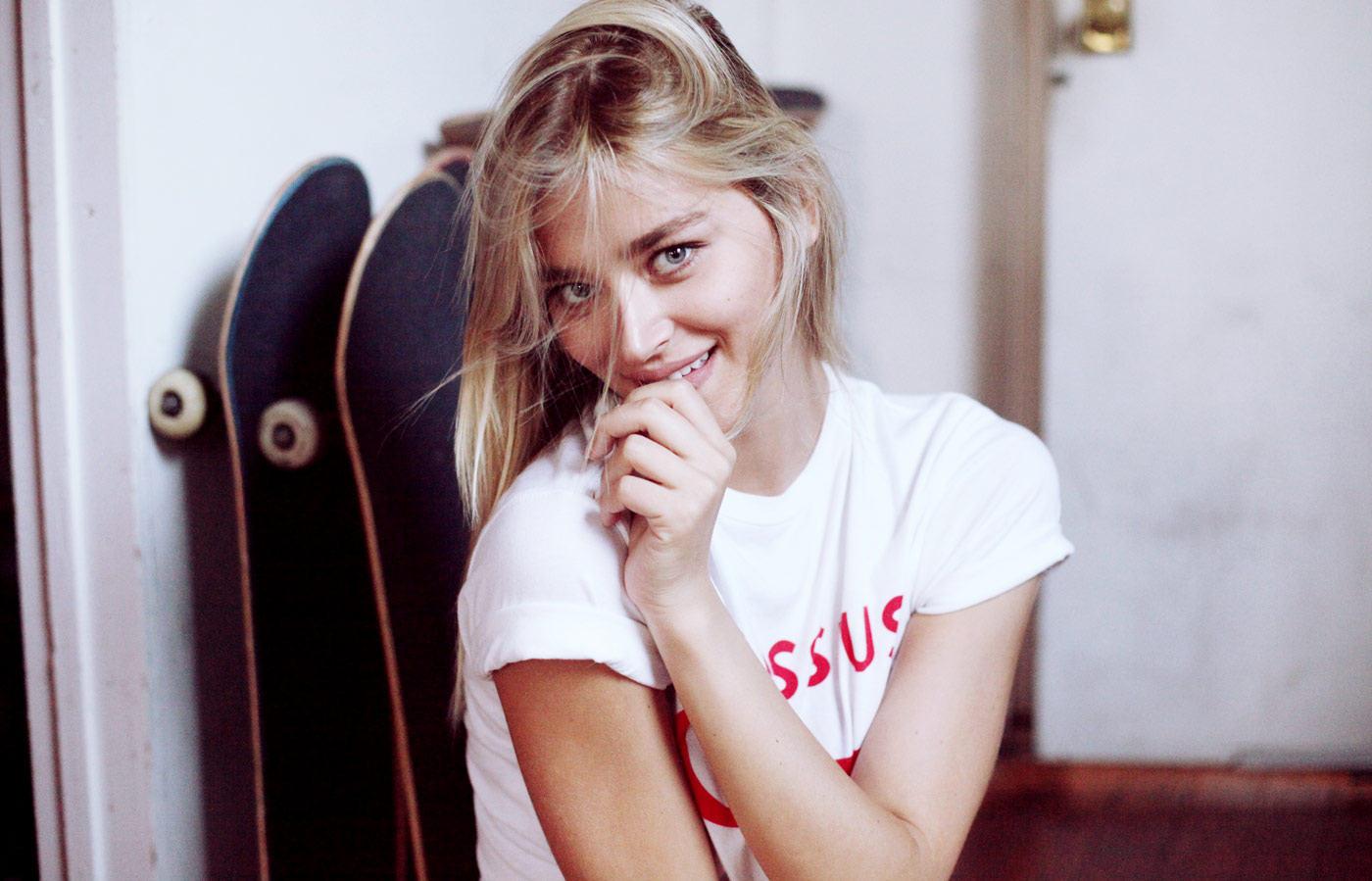 (ВИДЕО) Ауууу Софија! – Кога ќе ја видите девојката на фудбалерот Адем во бикини, ќе останете со отворена уста