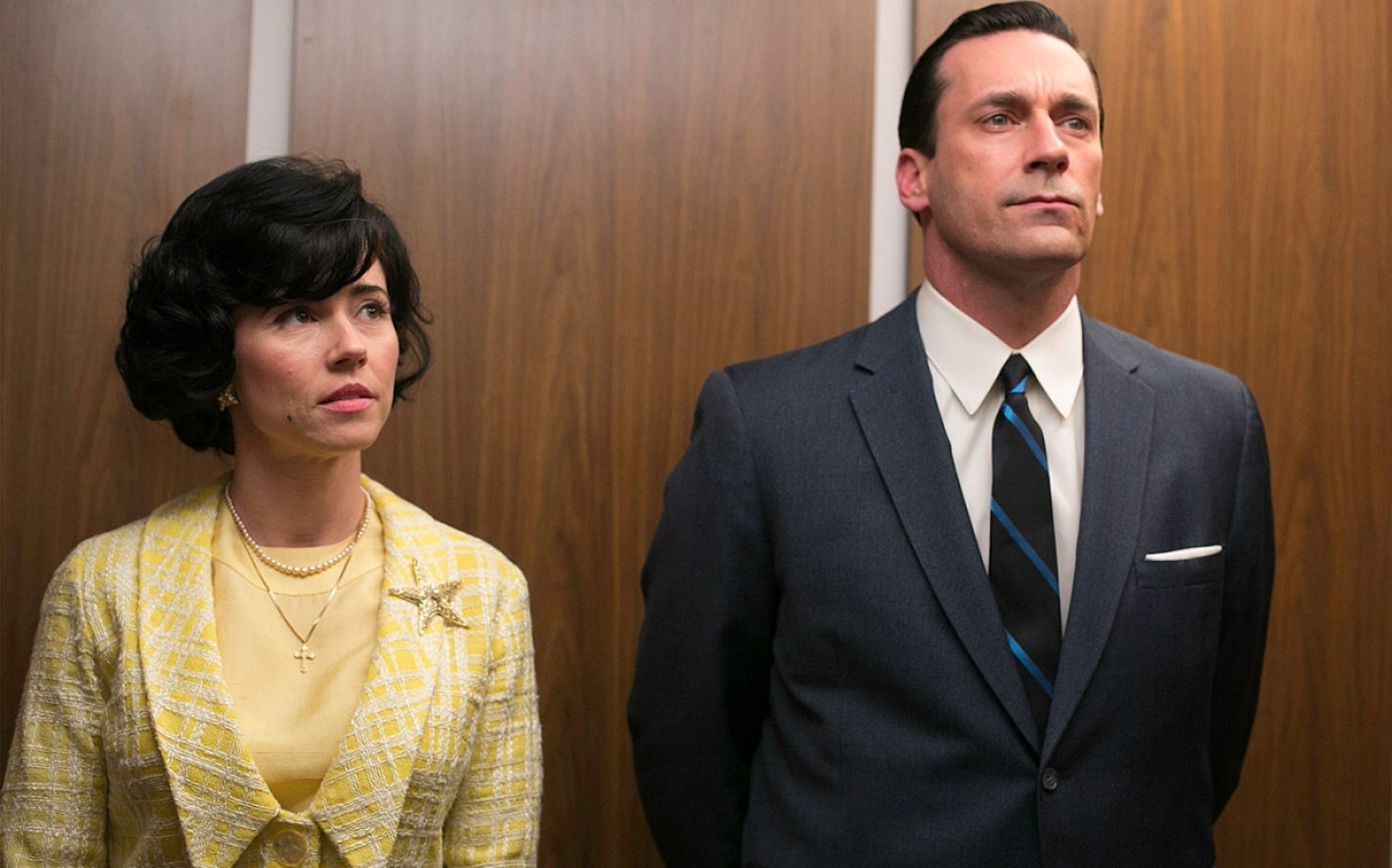 Се качи во лифт, а потоа девојката до него почна да се соблекува – крајот е сосема неочекуван!