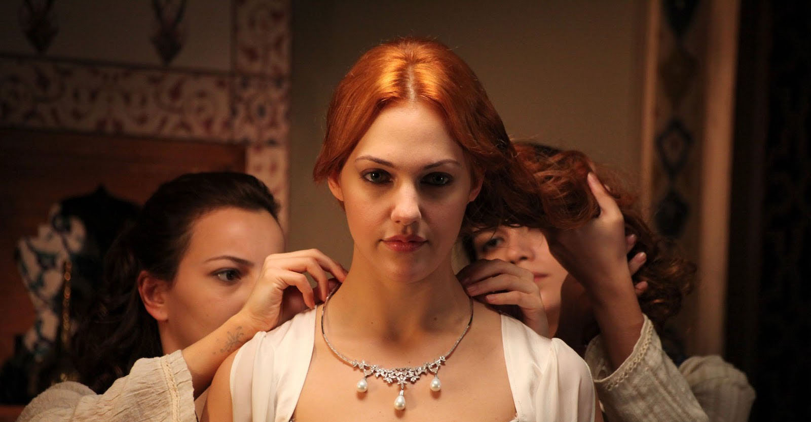 ФОТО: И ТАА СЕ СОБЛЕЧЕ: Хурем позираше во бикини