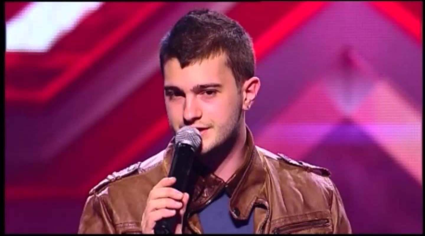 ДАМИ, ПЛАКНЕТЕ ОЧИ: Лукијан Ивановиќ од Х-Фактор полугол позира во теретана!