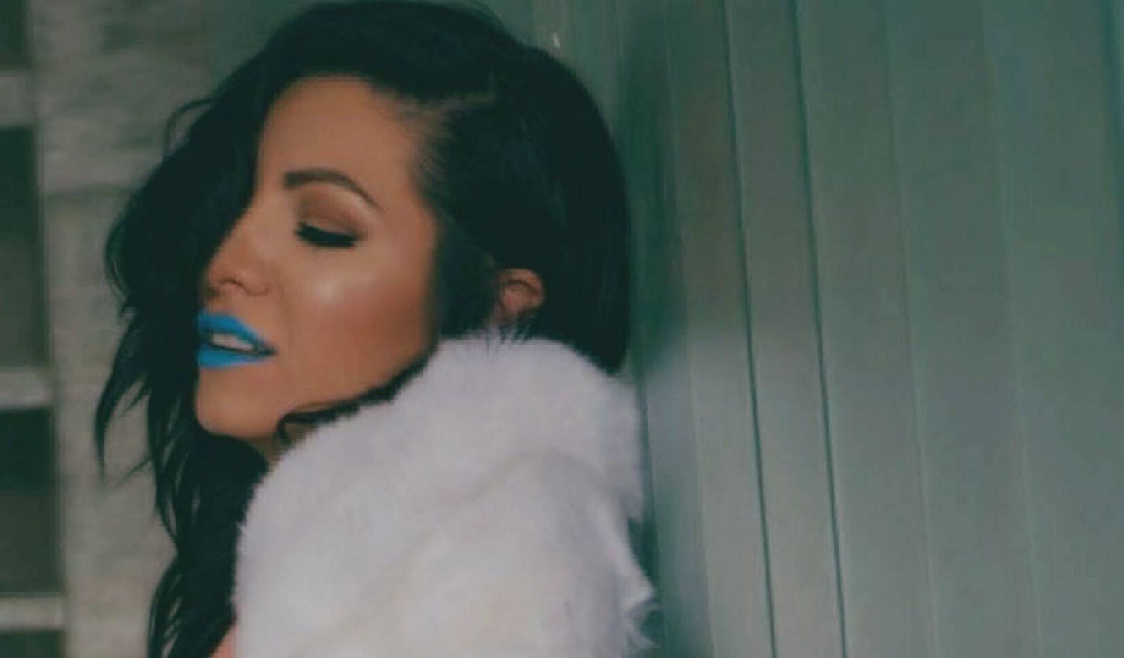 Елена Петреска со „Нешто“ на Макфест