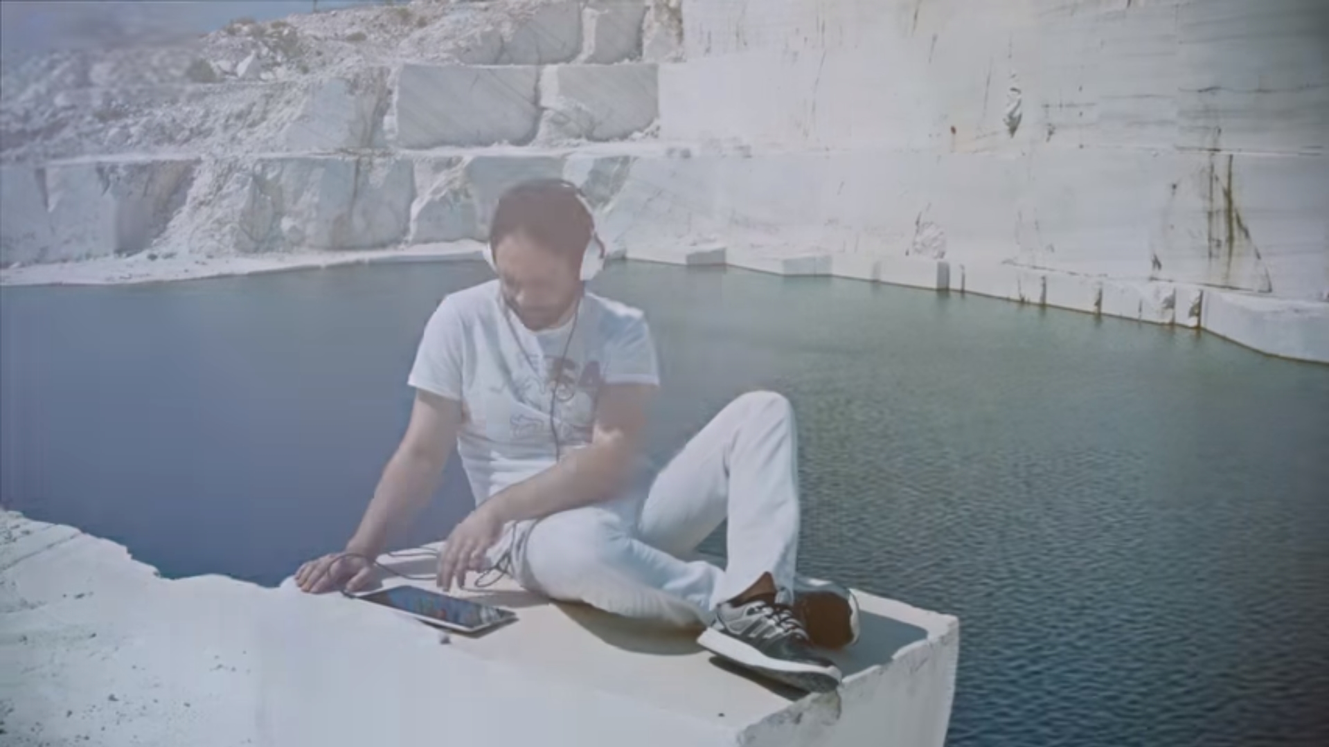 Гаро Тавитјан сними дует со Паула Чарлестон