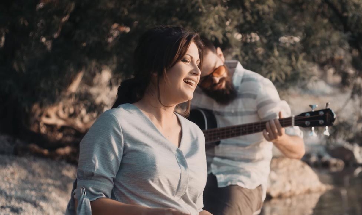 Анита Мицова го објави спотот за песната „Златно жито“