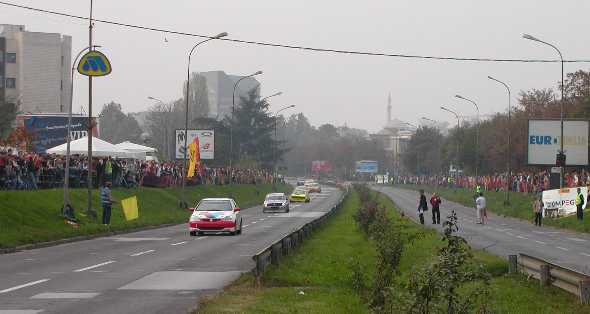 (ВИДЕО): Автомобил удри во човек на кружната трка во Скопје