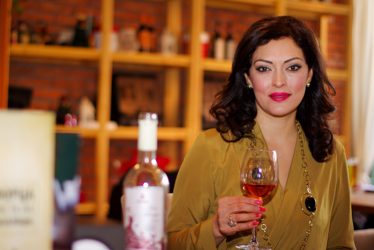 (ФОТО) Татјана Стојановска во секси бикини