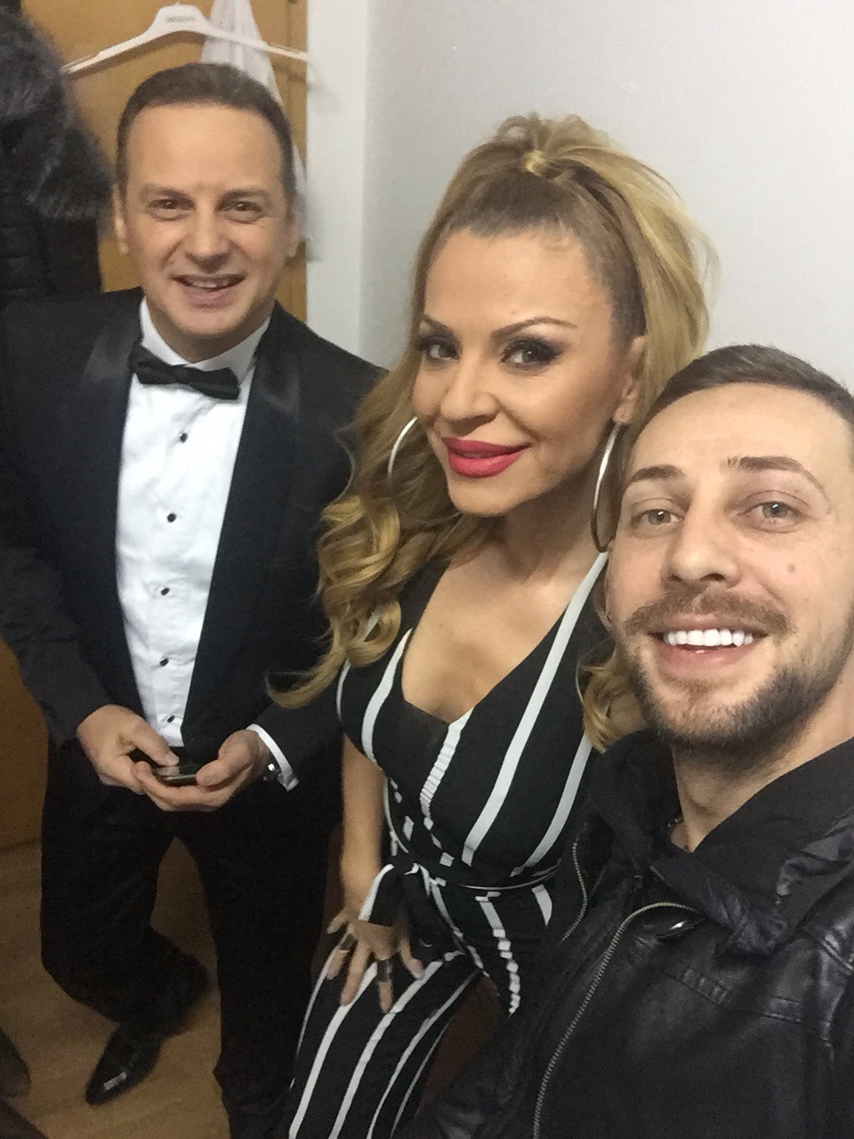 Се замислуваат ѕвезди, а пеат туѓа музика