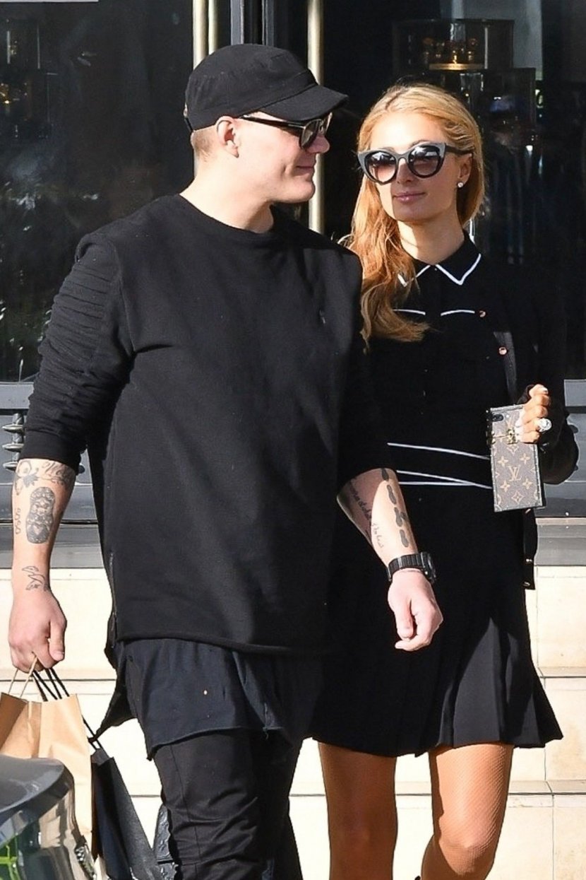 Парис Хилтон гола најави дека е подготвена да се венча