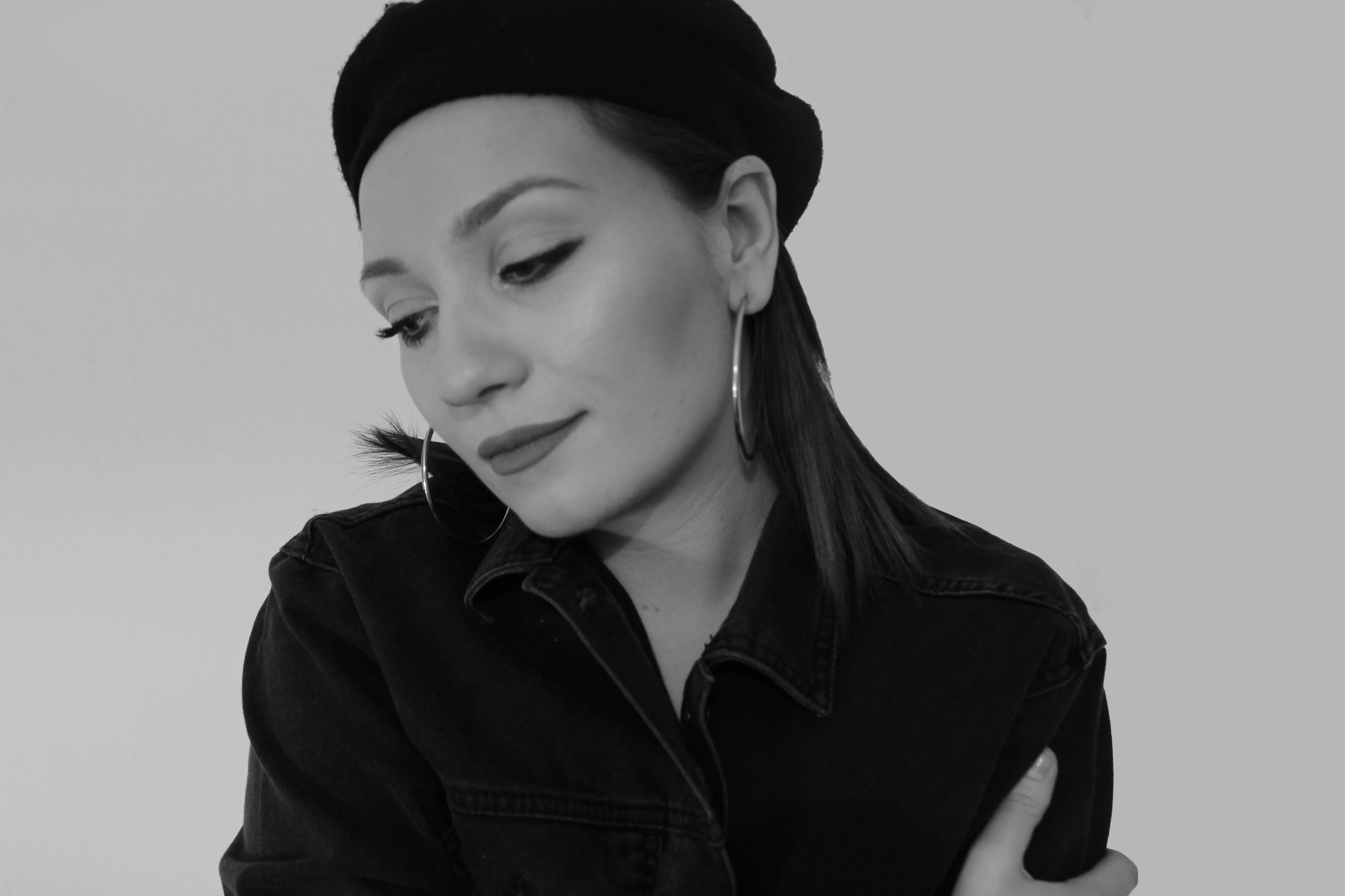 Александра Јанева пее за душа