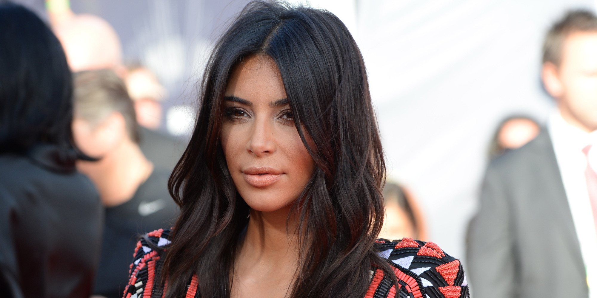 (Фото) Ким Кардашијан без фотошоп е полна со целулит