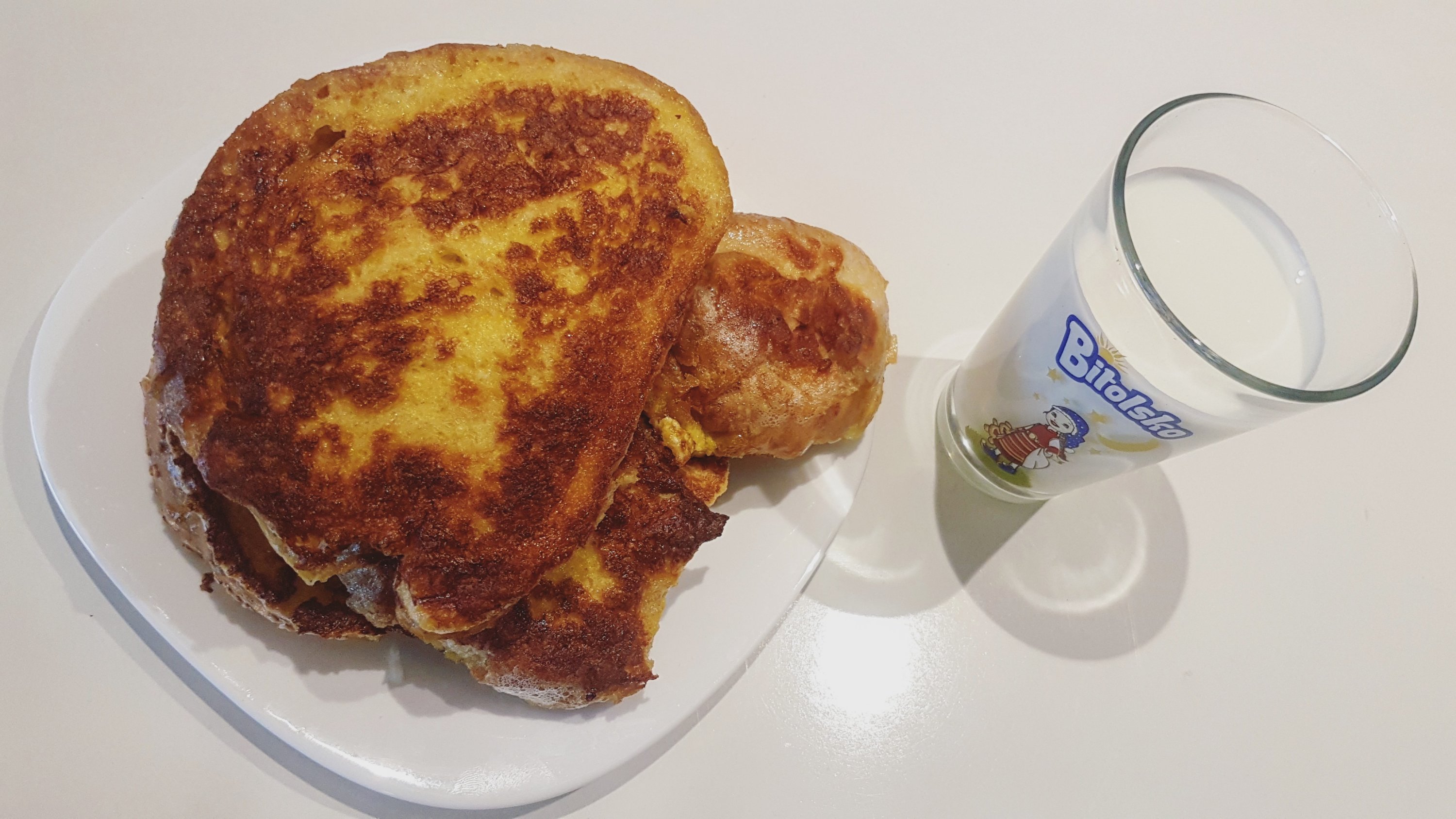 Пржени лепчиња со кисела вода