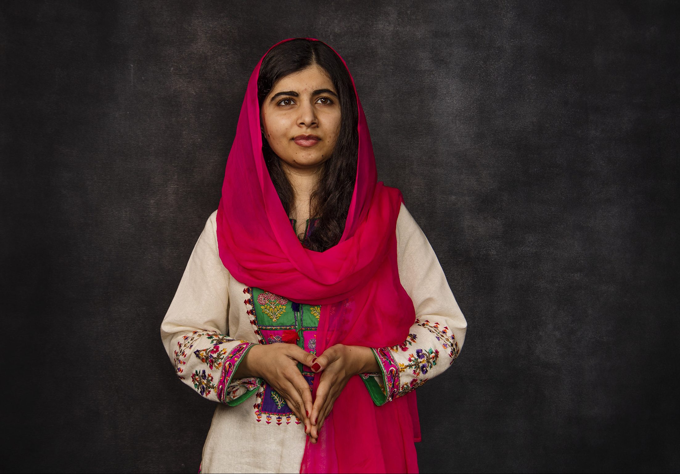 Нобеловката Малала дипломираше на Оксфорд осум години откако беше застрелана во главата