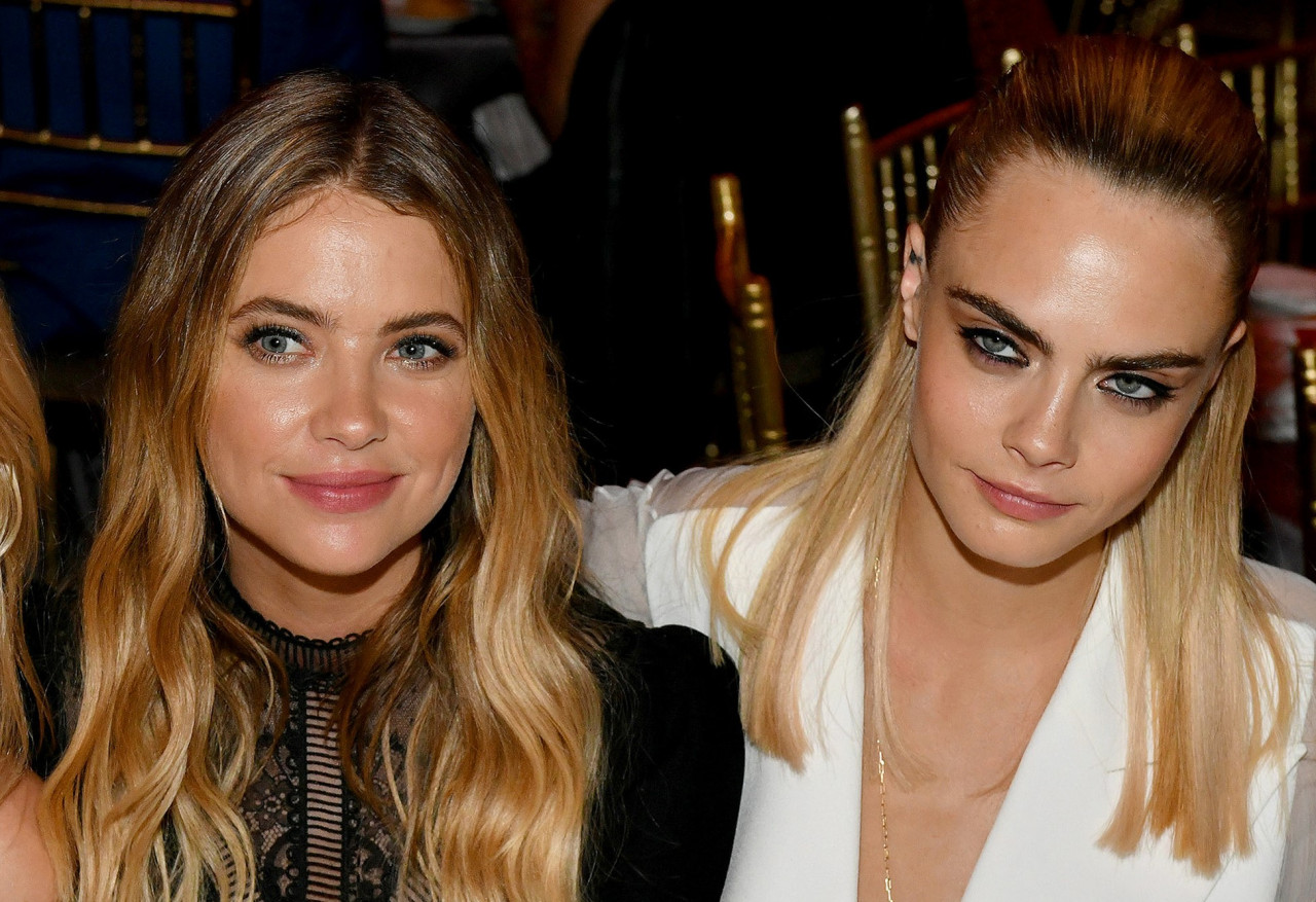 (Фото) Поранешната девојка на Кара Делавињ фати дечко