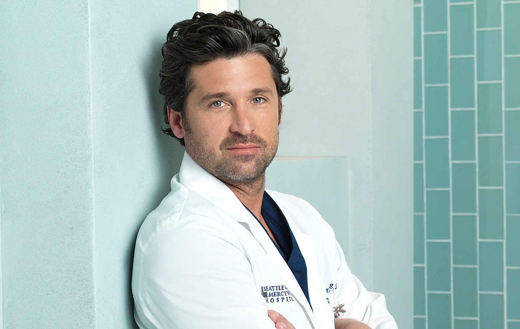 (Фото) Патрик Демпси со реплика од „Вовед во анатомија“ ги повика луѓето да носат маски