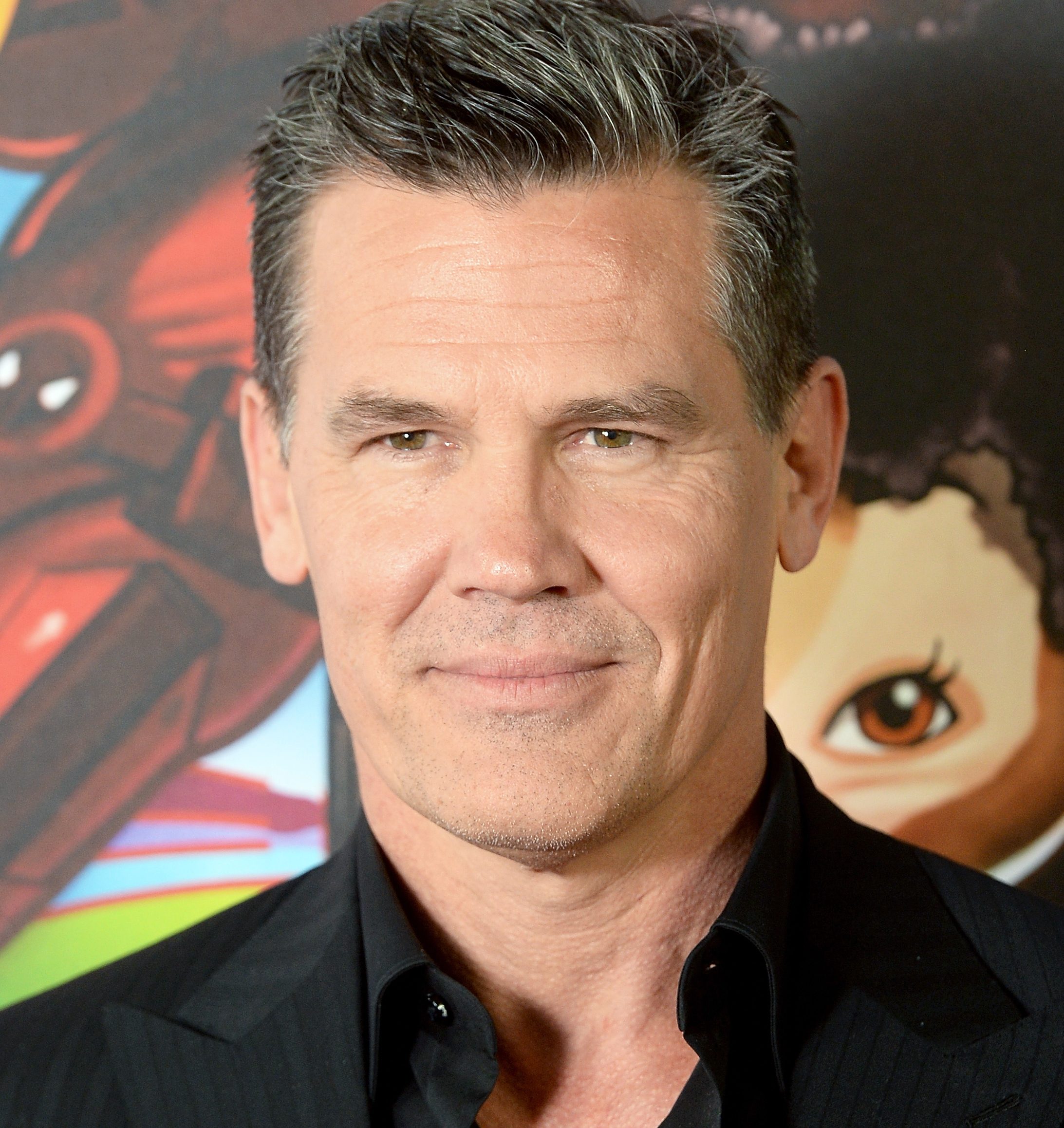 (Фото) Џош Бролин чека бебе со 20 години помладата сопруга