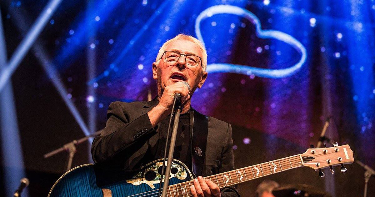 „Леле, од сите песни, Оливер се фати за најлошата“ – приказната за хитот „Цесарица“