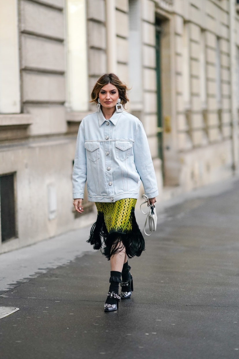 (Галрија) Уличен стил: како да ја носите тексас јакната оваа сезона