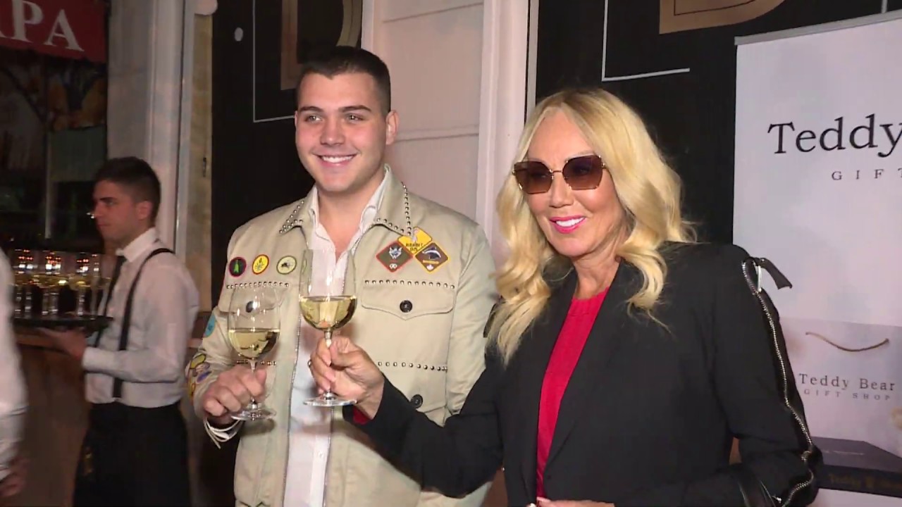 (Фото) Лепа Брена ќе го жени синот