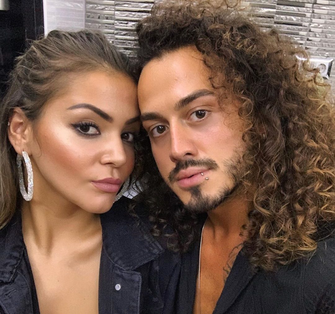 (Фото) Адам Лабунски на Босфор ја побара Џејлана за жена