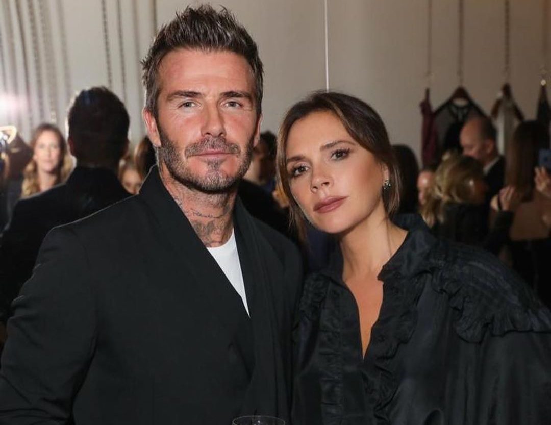 (Фото) Дејвид Бекам во влечки и бели чорапи на ревијата на Викторија