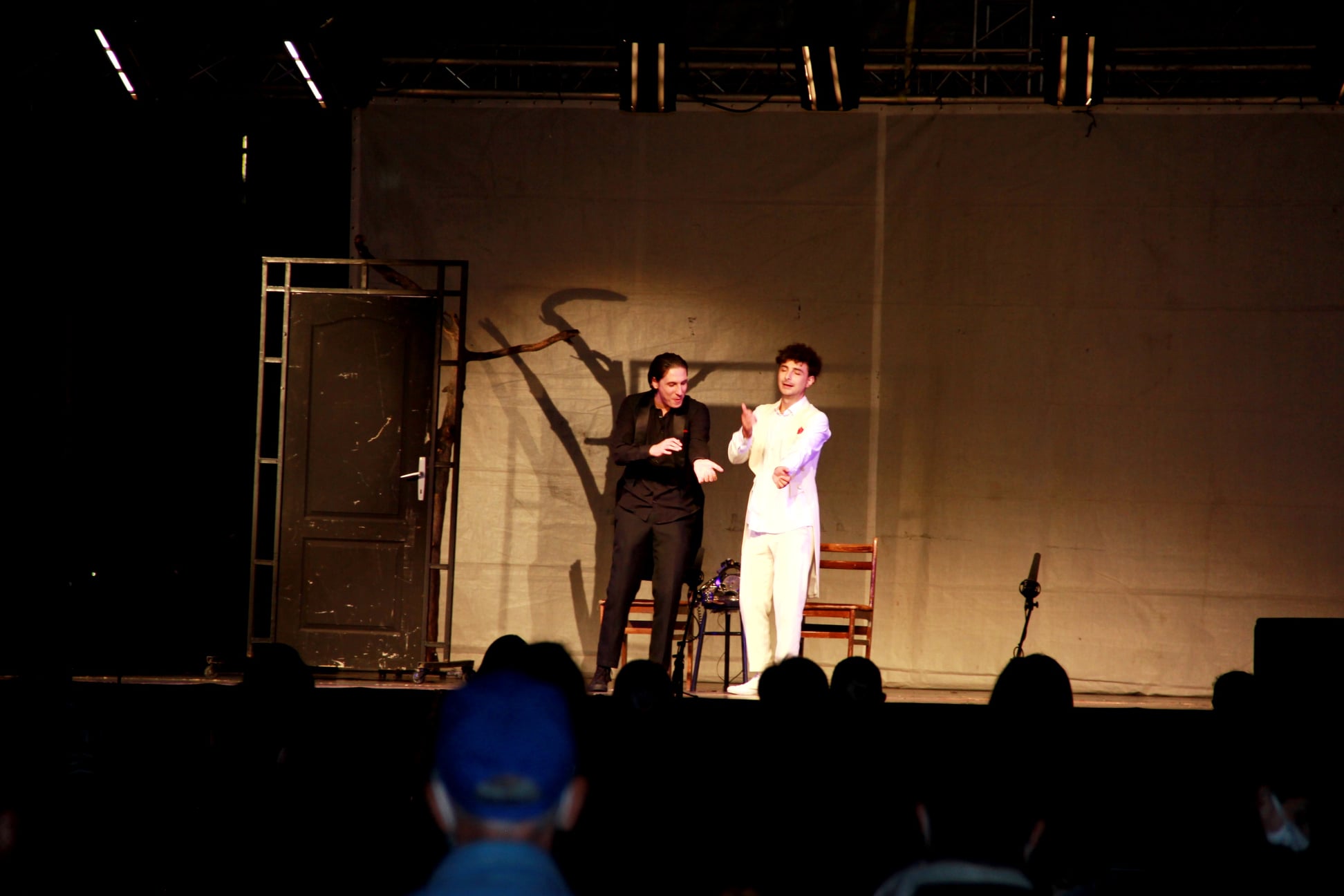 Атанас и Тино ја отворија „Гола месечина“: почна фестивалот на комедијата