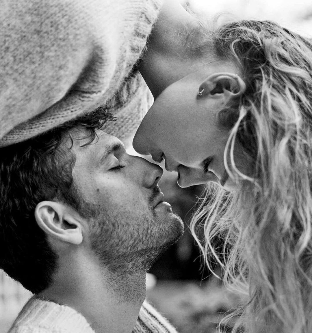 (Фото) Ѕвездата на „Магичниот Мајк“ се ожени со бившата на Леонардо ди Каприо