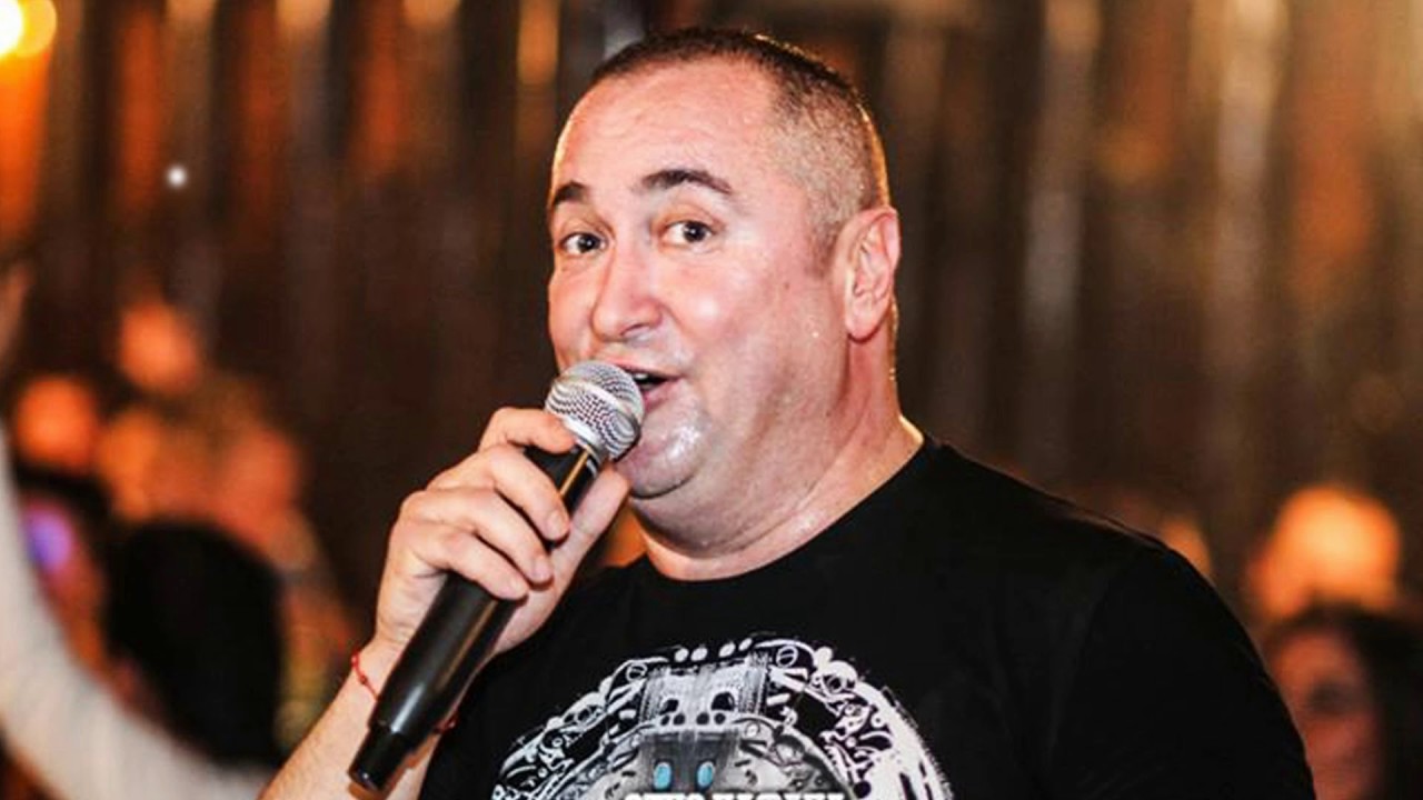 (Фото) Поради непочитување на мерките, прекинат концертот на Џани во Босна