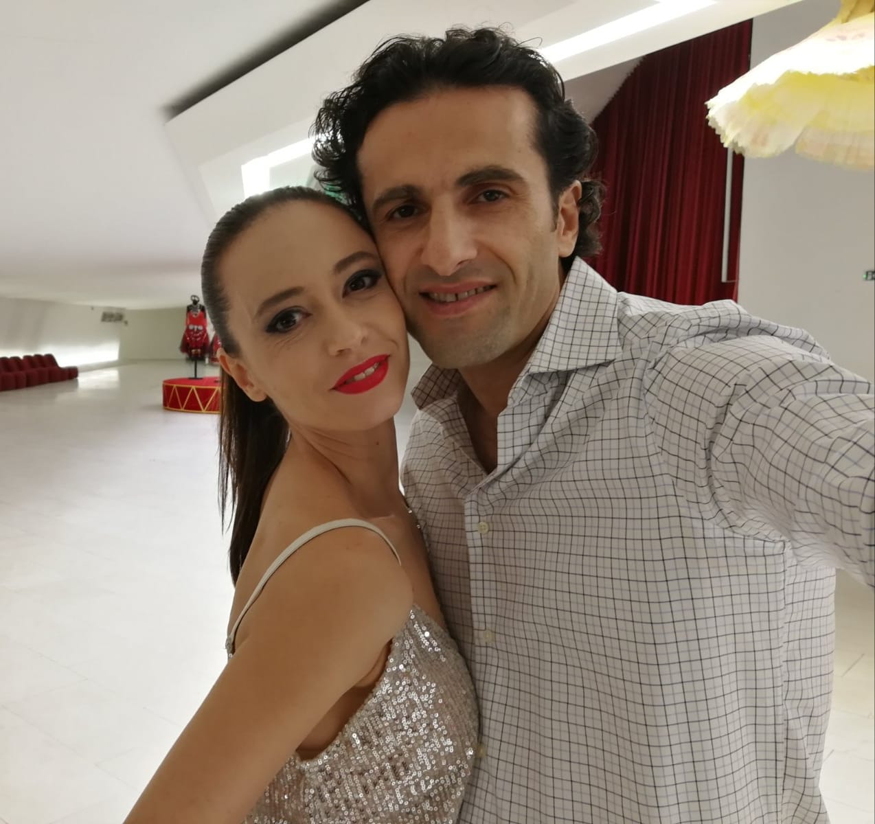 „Не беше лесно да се навива еден против друг“ – фудбалска ноќ во домот на балетската двојка Наташа Јосифовска и Василиј Чичијашвили