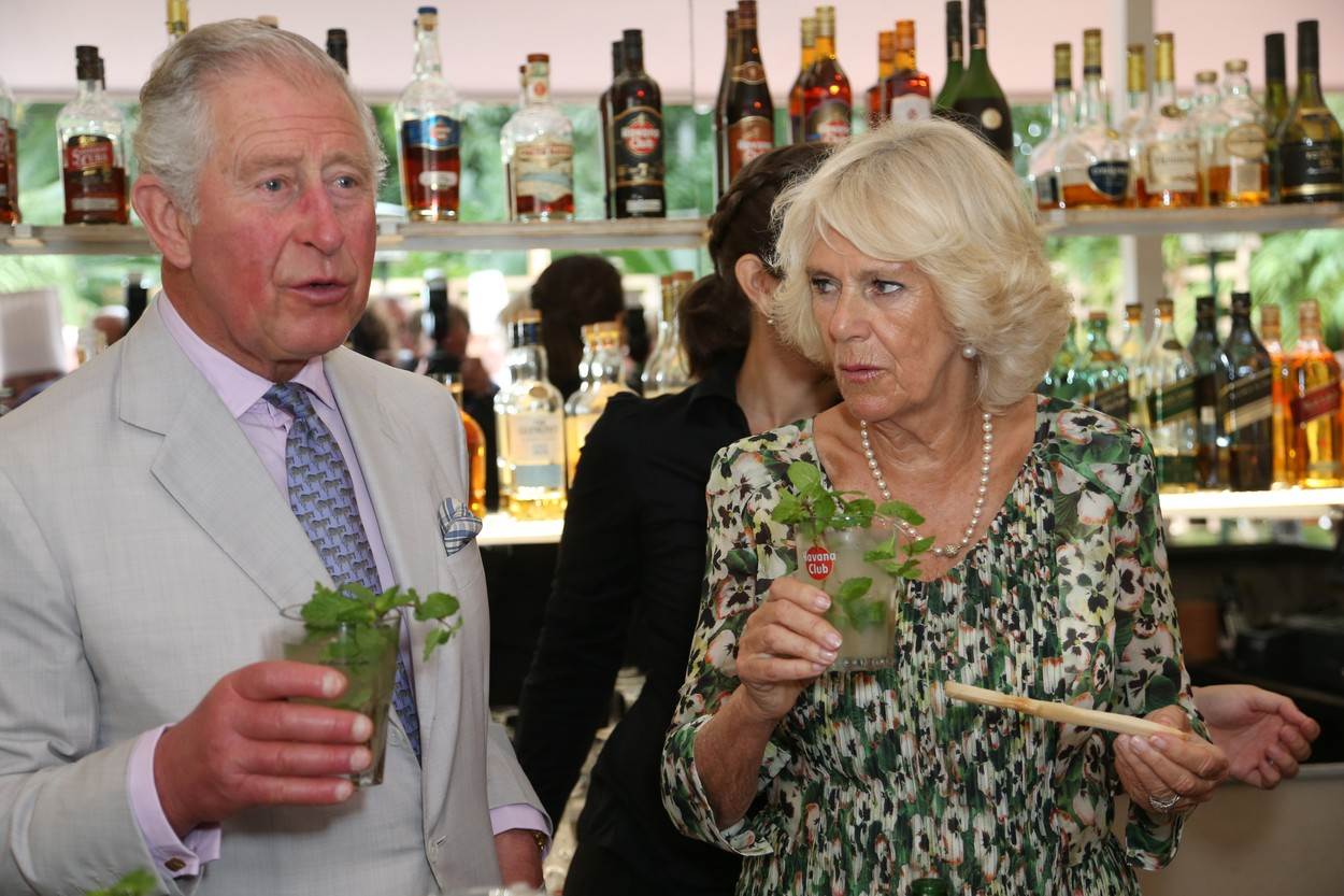 Принцот Чарлс присилен да се разведе од Камила