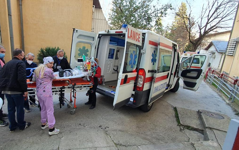 Др. Цули Софијанова и цел тим транспортираа дете од Клиниката за детски болести на лекување во Италија