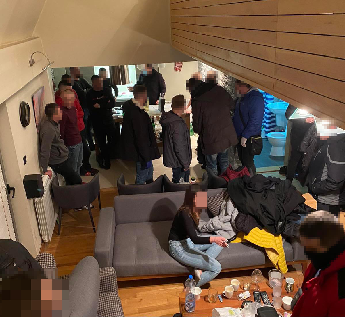 Полицијата растури роденденска журка во Скопје со многу дрога и пари