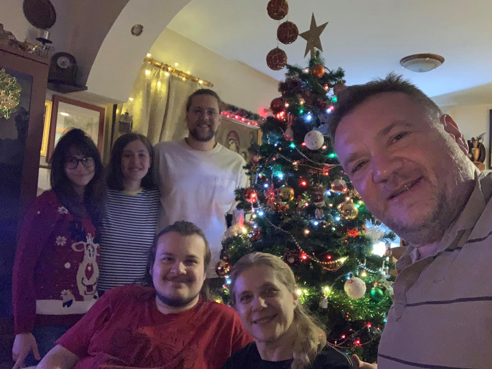 „Татко, другариште“, синот на Џорлев се прости од татко си со последната семејна фотографија