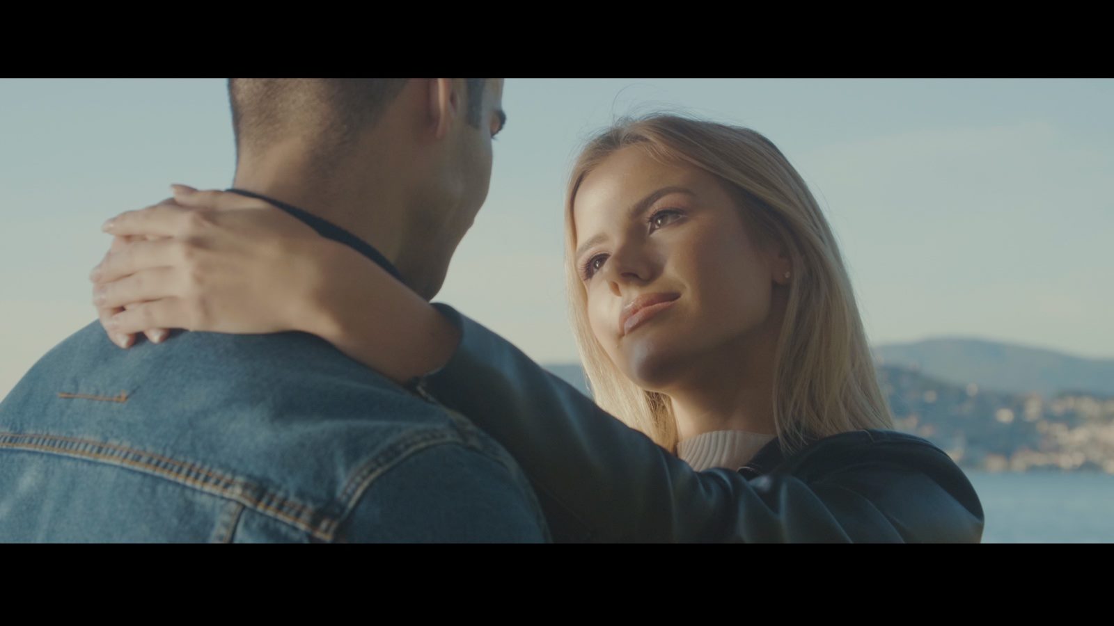 (Видео) Ќерката на Сергеј Самсоненко остана во Македонија и стана пејачка