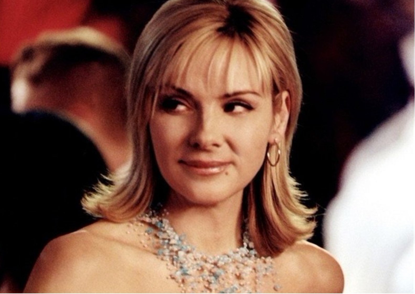 Саманта Џоунс – модни парчиња што ја одбележаа кралицата на стилот