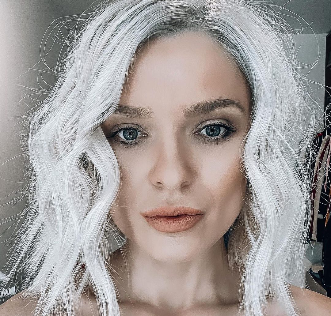 (Фото) Дизајнерката Маја Кикириткова се соблече и ги покажа лузните од двата царски реза: Горда сум на своето тело