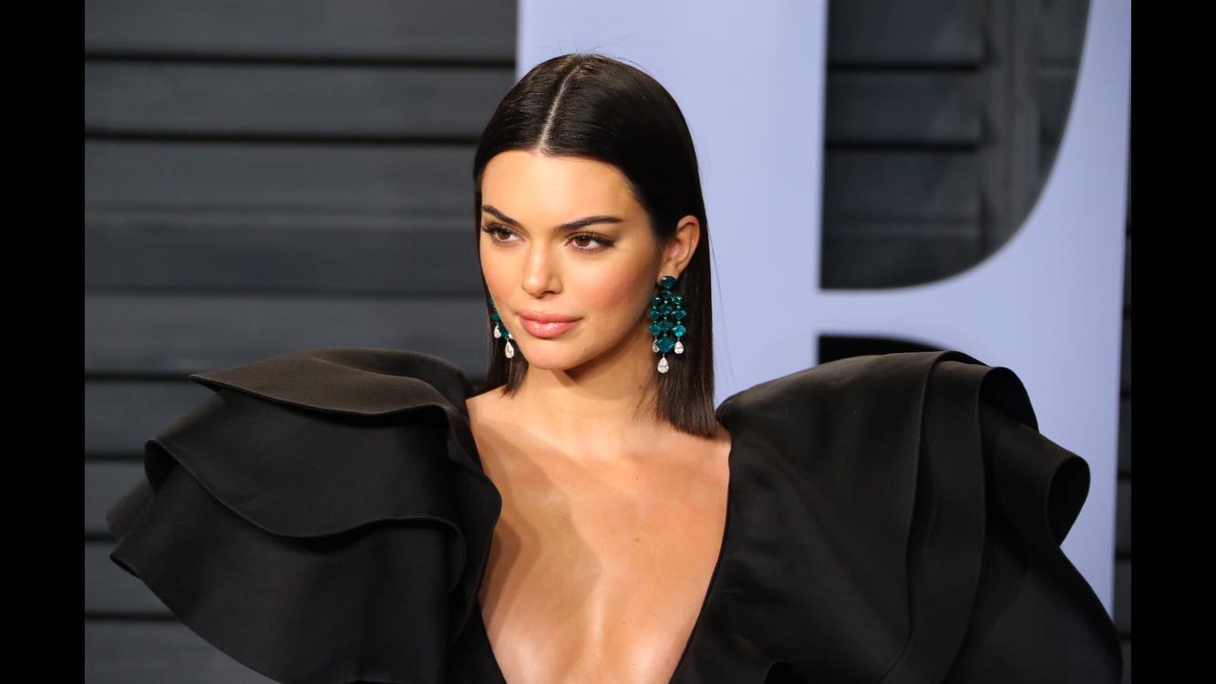 (Фото) Кендал Џенер во љубов со НБА-кошаркарска ѕвезда