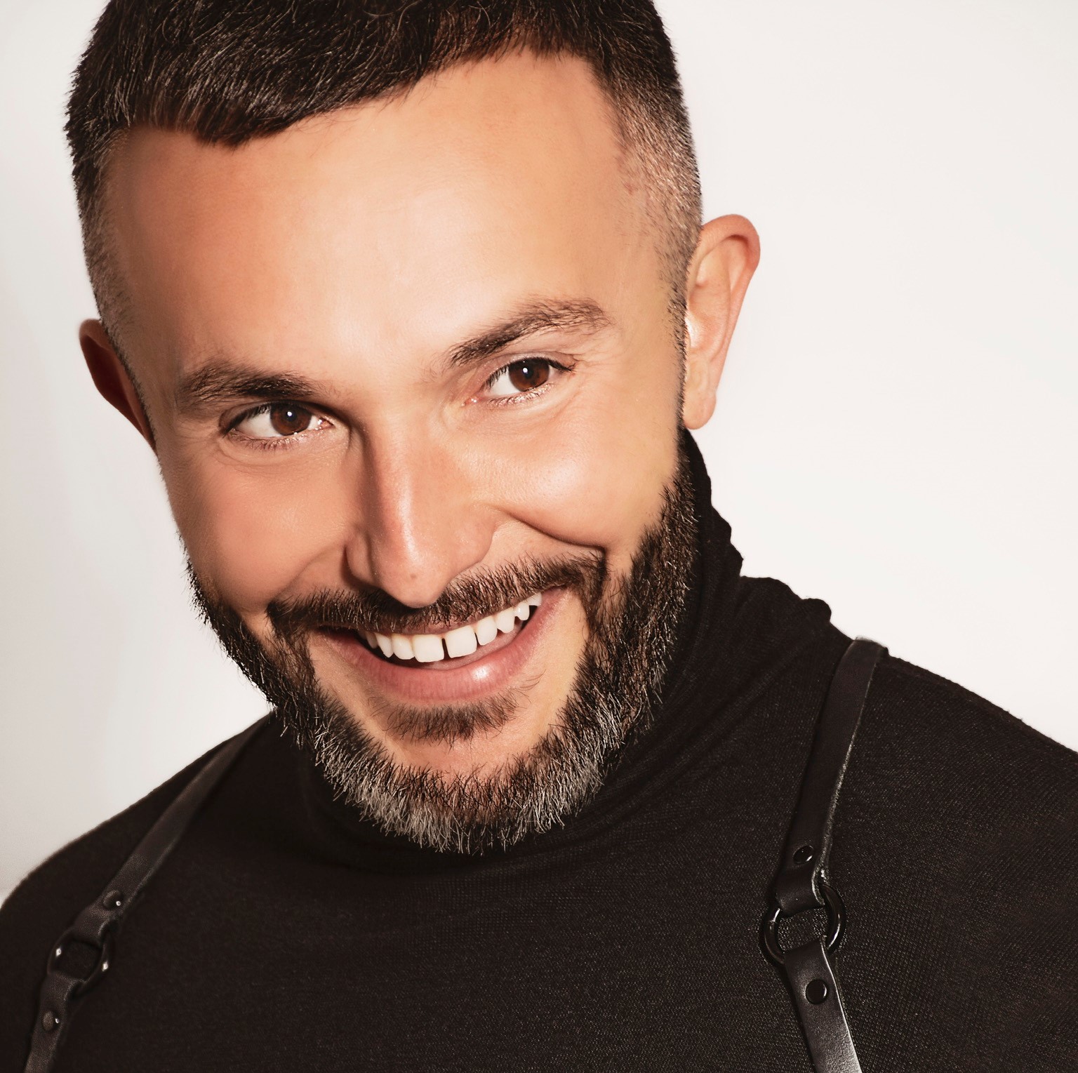 (Видео) „Баба ми е родена во Бугарија, жалам ако некого повредив“: Васил Гарванлиев се извини по реакциите дека има бугарско државјанство