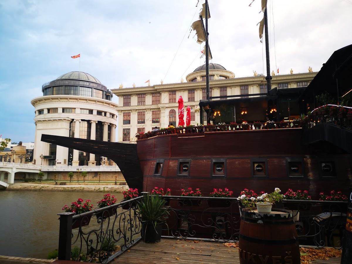 Град Скопје денес ќе ја урива галијата кај „Холидеј ин“