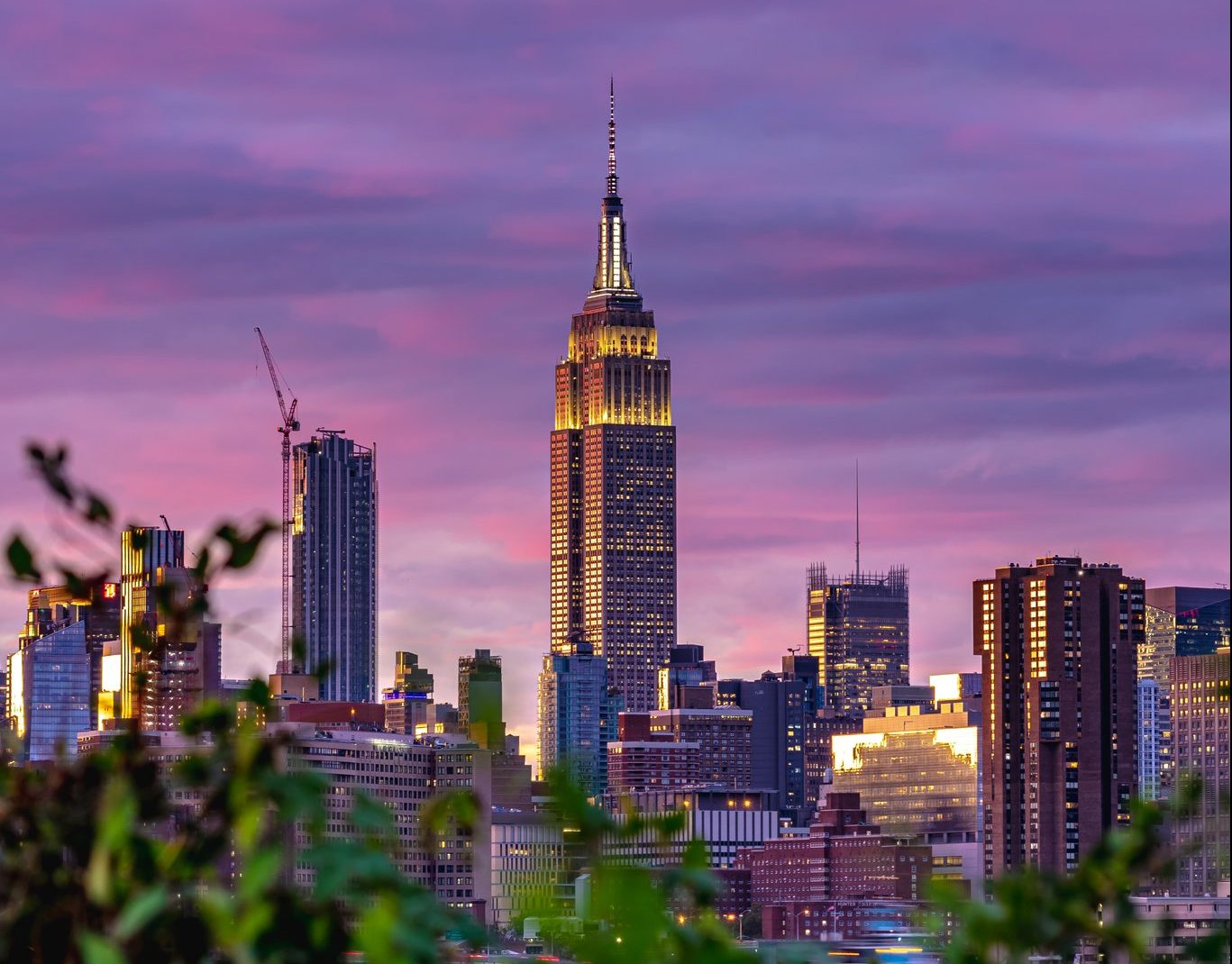 (Видео) Емпајер стејт билдинг го прослави својот 90. јубилеј
