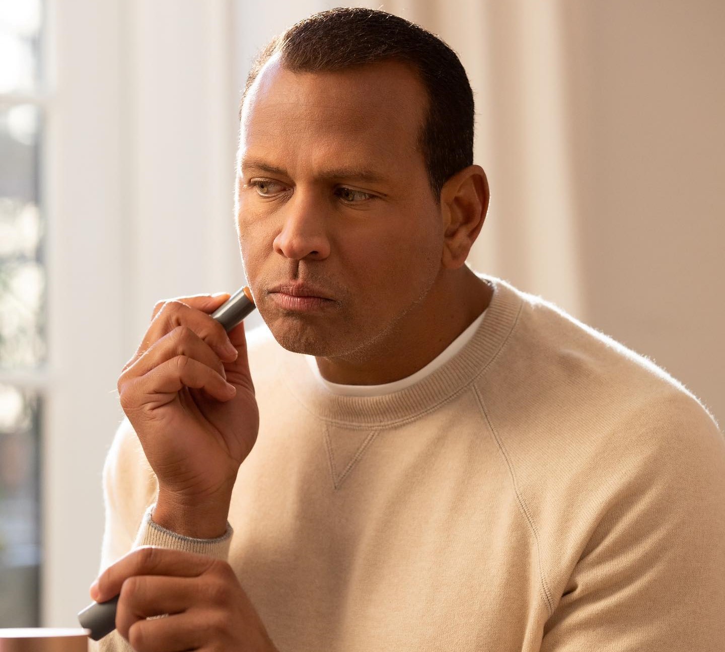 Алекс Родригез промовира своја козметика за мажи