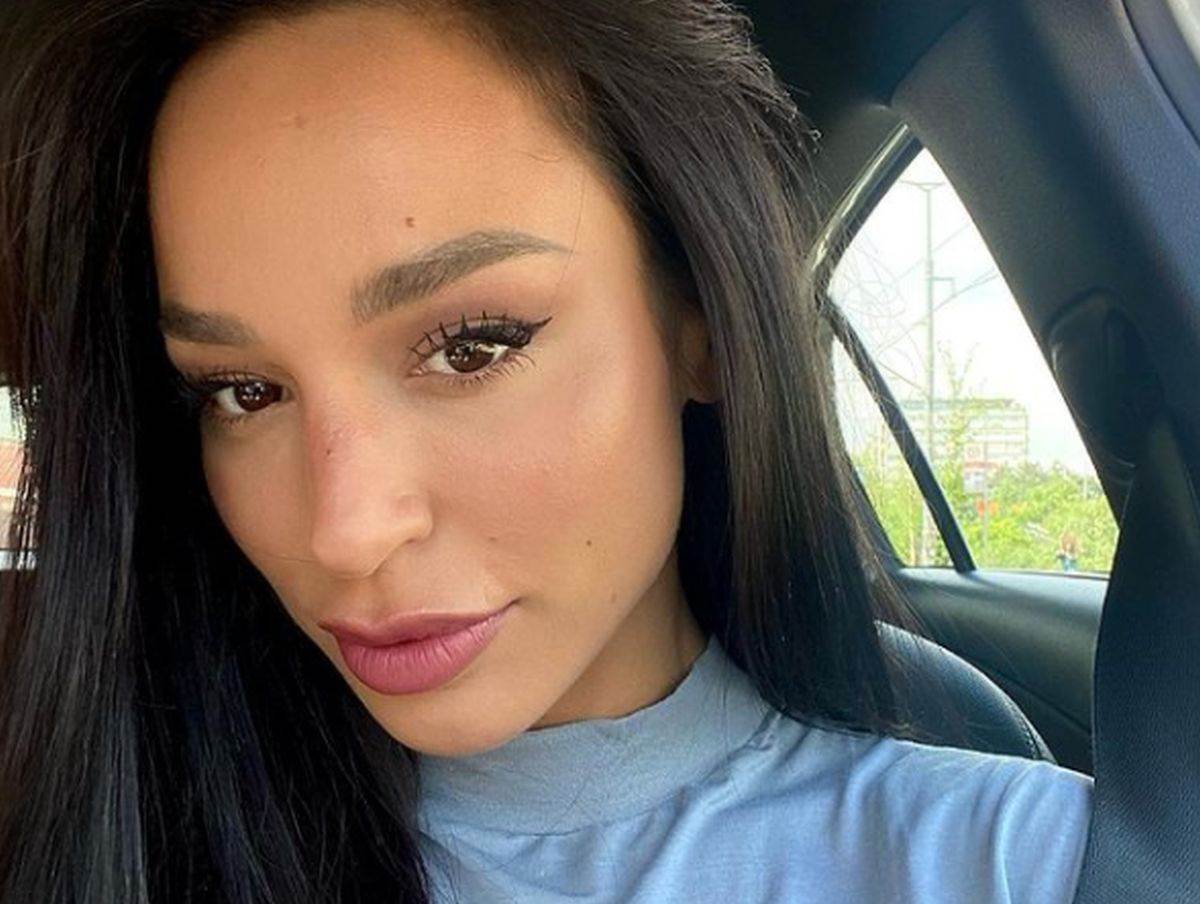 (Фото) Едита Арадиновиќ гола под туш по грешка заврши на Инстаграм