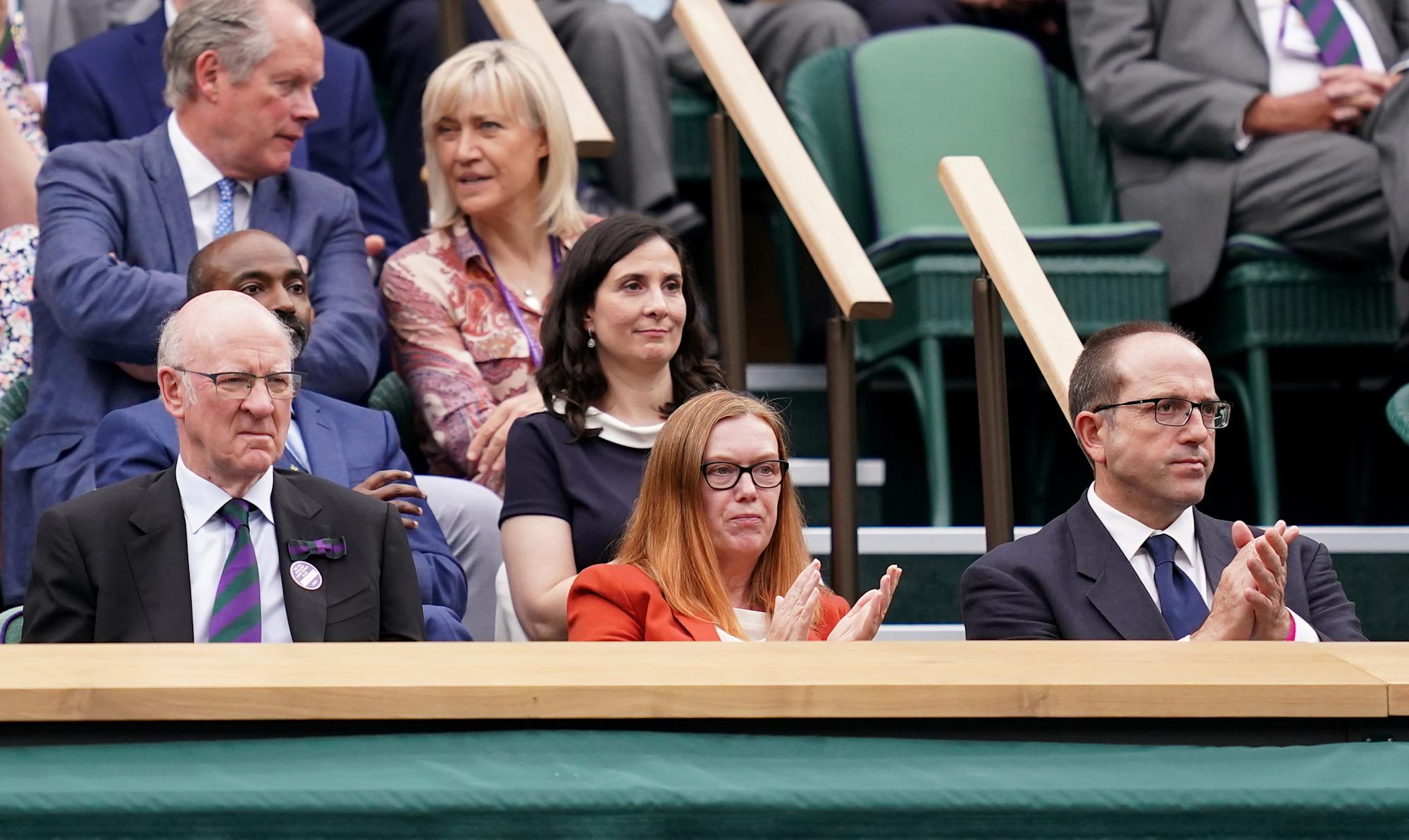 (Видео) Најголем аплауз на Вимблдон доби професорката Сара Гилберт, која ја разви вакцината на Оксфорд и „Астразенека“