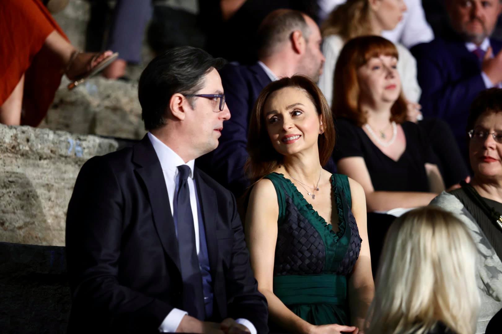 (Фото) Бети и Стево вљубени пред почетокот на Охридско лето