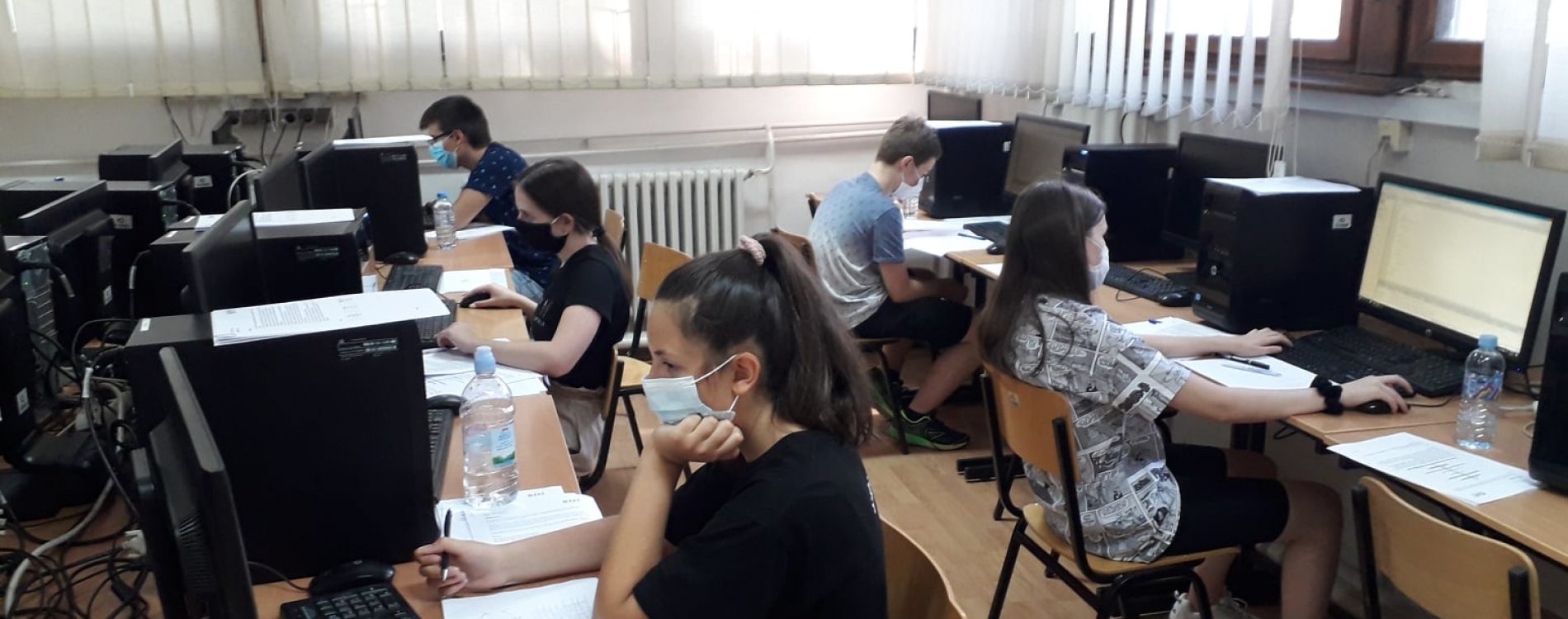 Атина Рувинова од Охрид најдобра на натпреварот по информатика во Белград