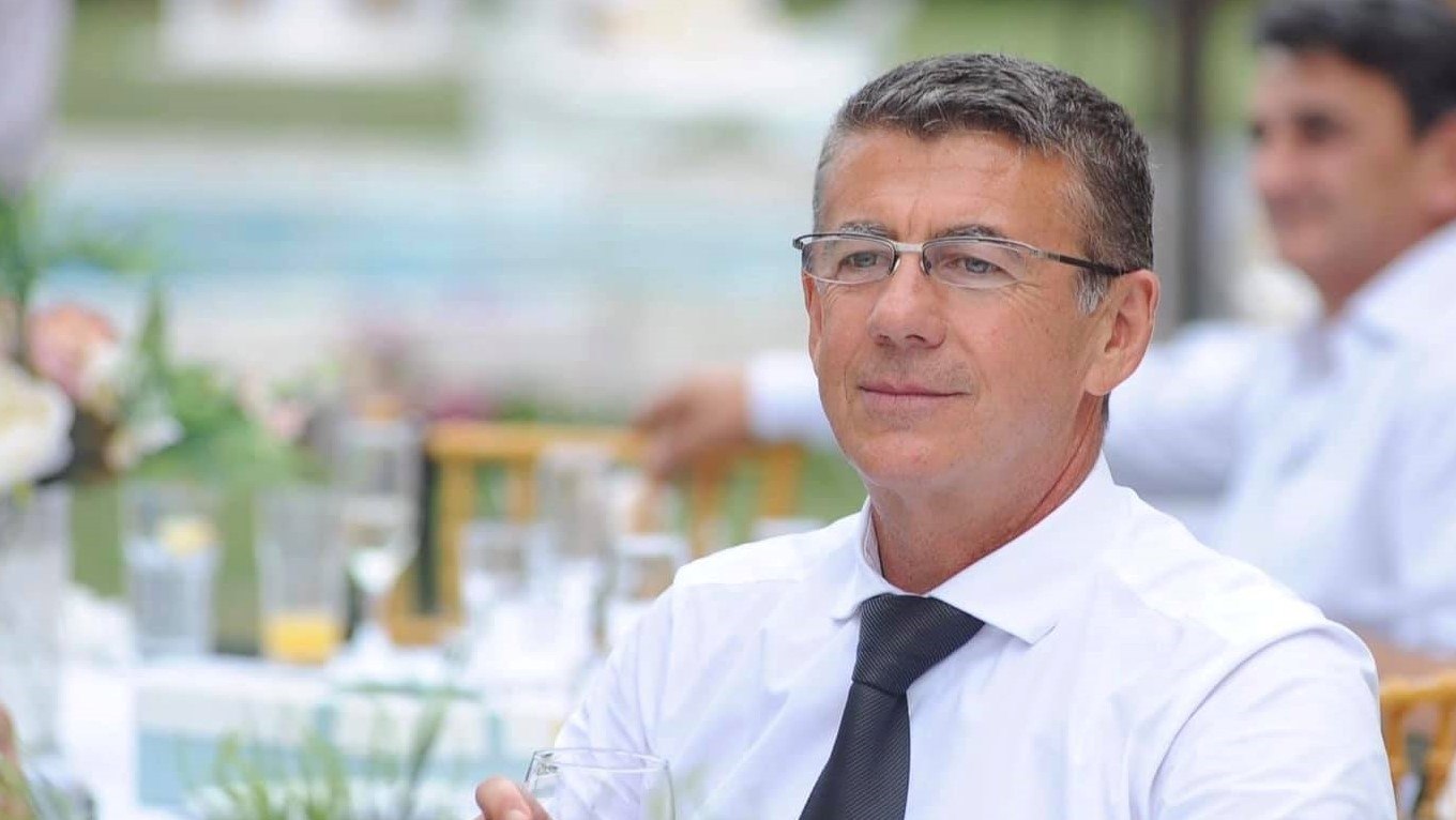 Да се кандидирам за градоначалник? Перо Камиказа размислува за градската фотелја