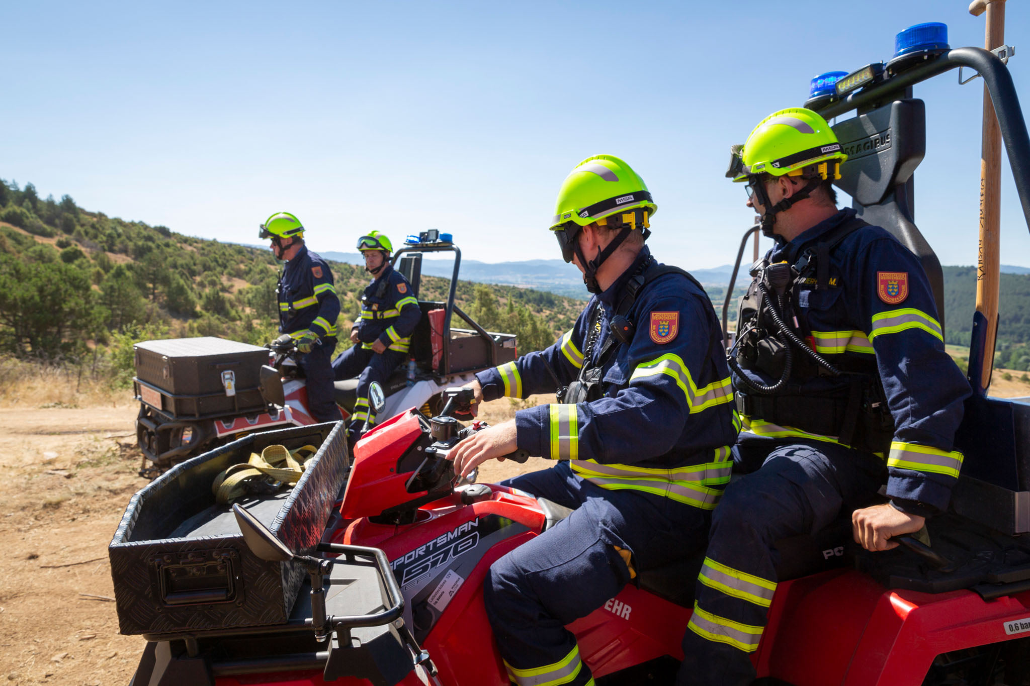 Австриските доброволци зеле одмор за да гасат пожари во Малешевијата