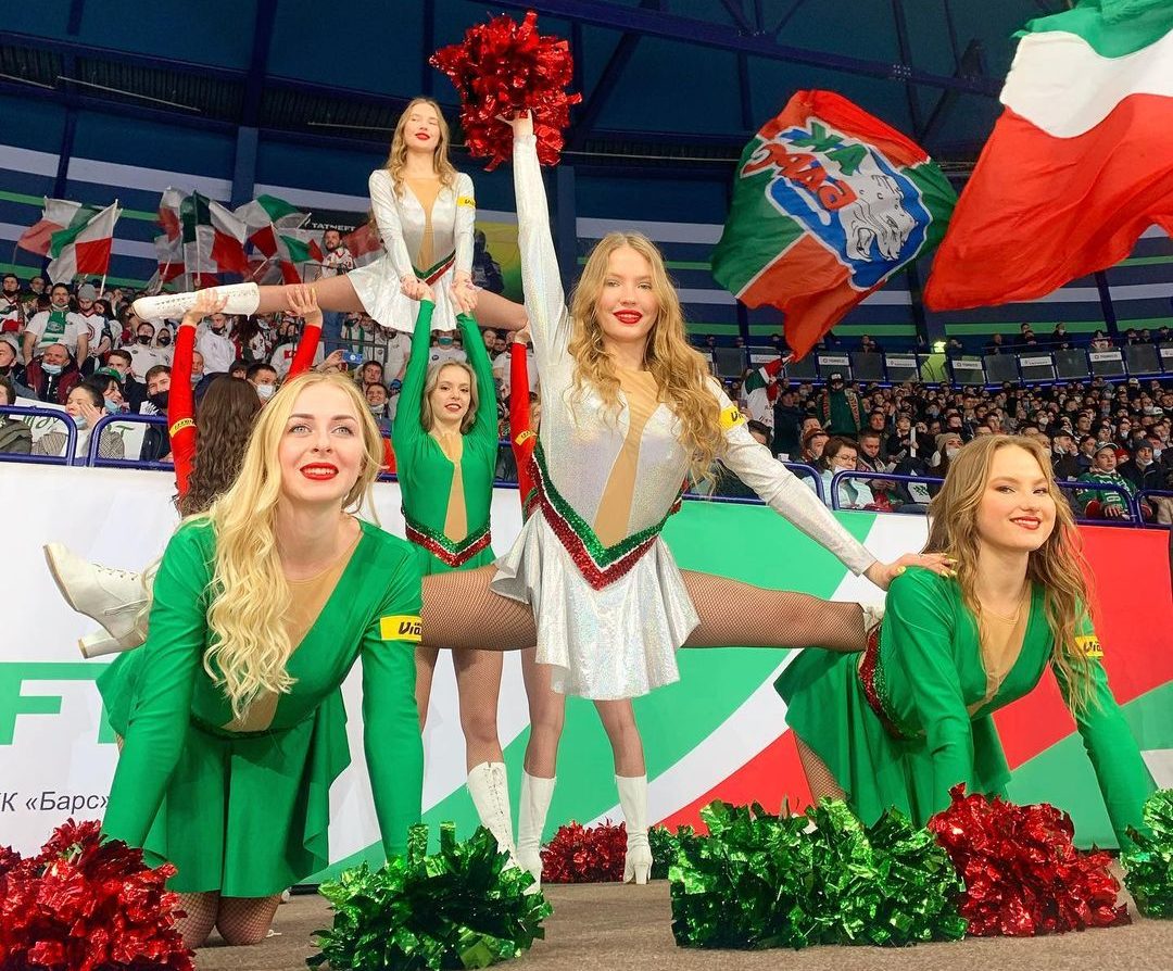 Хокејски клуб ги отпушти навивачките поради љубоморните жени на хокеарите