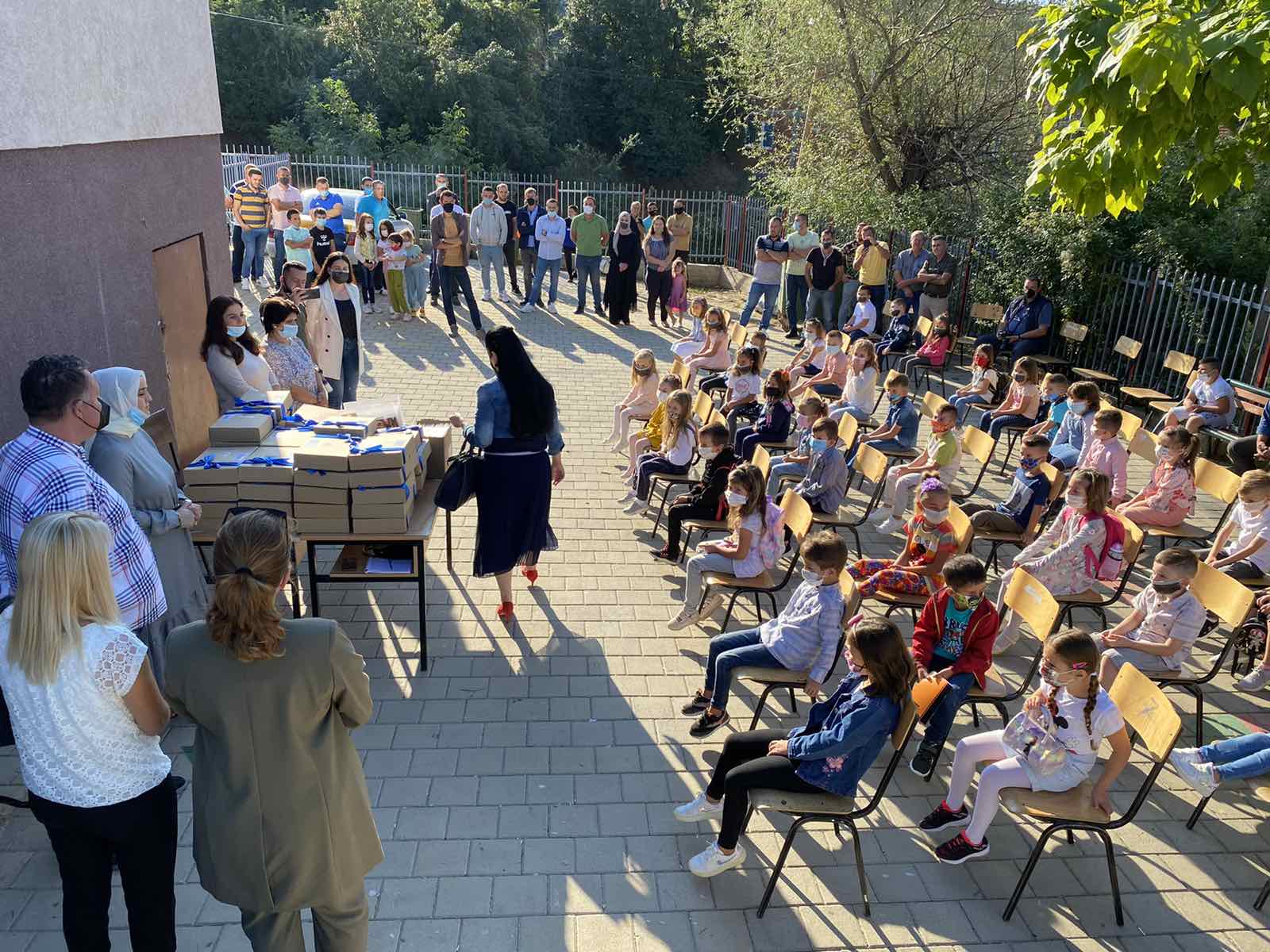 Credissimo на првиот училиштен ден израдува повеќе од 550 првачиња во Македонија