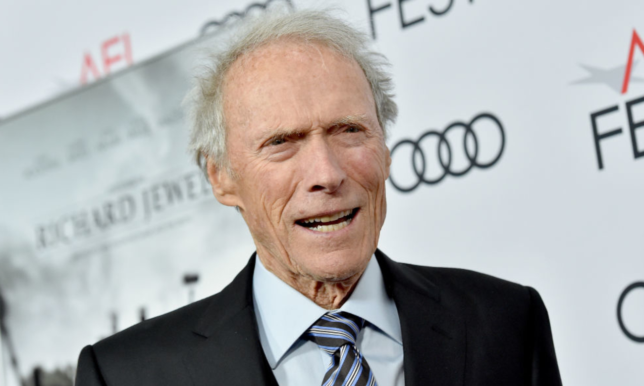 Клинт Иствуд не размислува за пензија, во новиот филм пак ќе јава на коњ