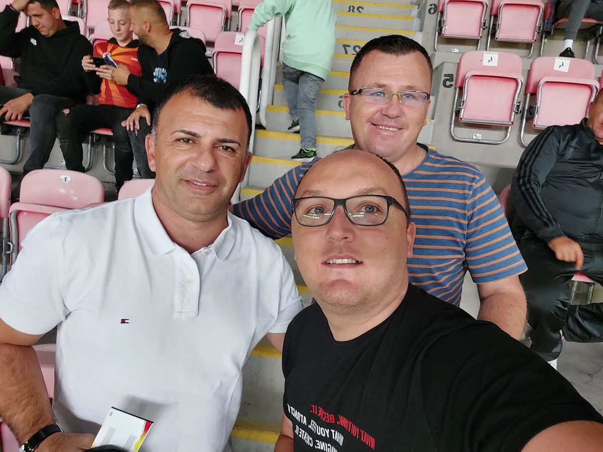 Мрме од трибини ја бодреше Македонија против Романија